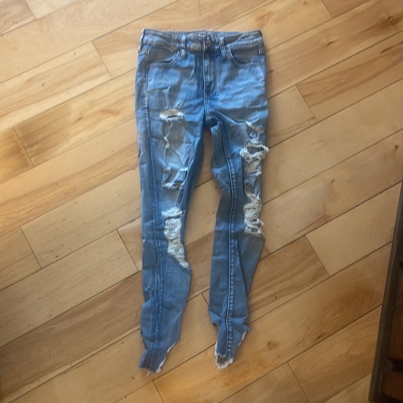 American Eagle ripped super stretch size 4 short jeans - Picture 4 of 4